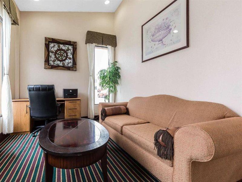 Quality Inn & Suites Bloomington University Area Ngoại thất bức ảnh
