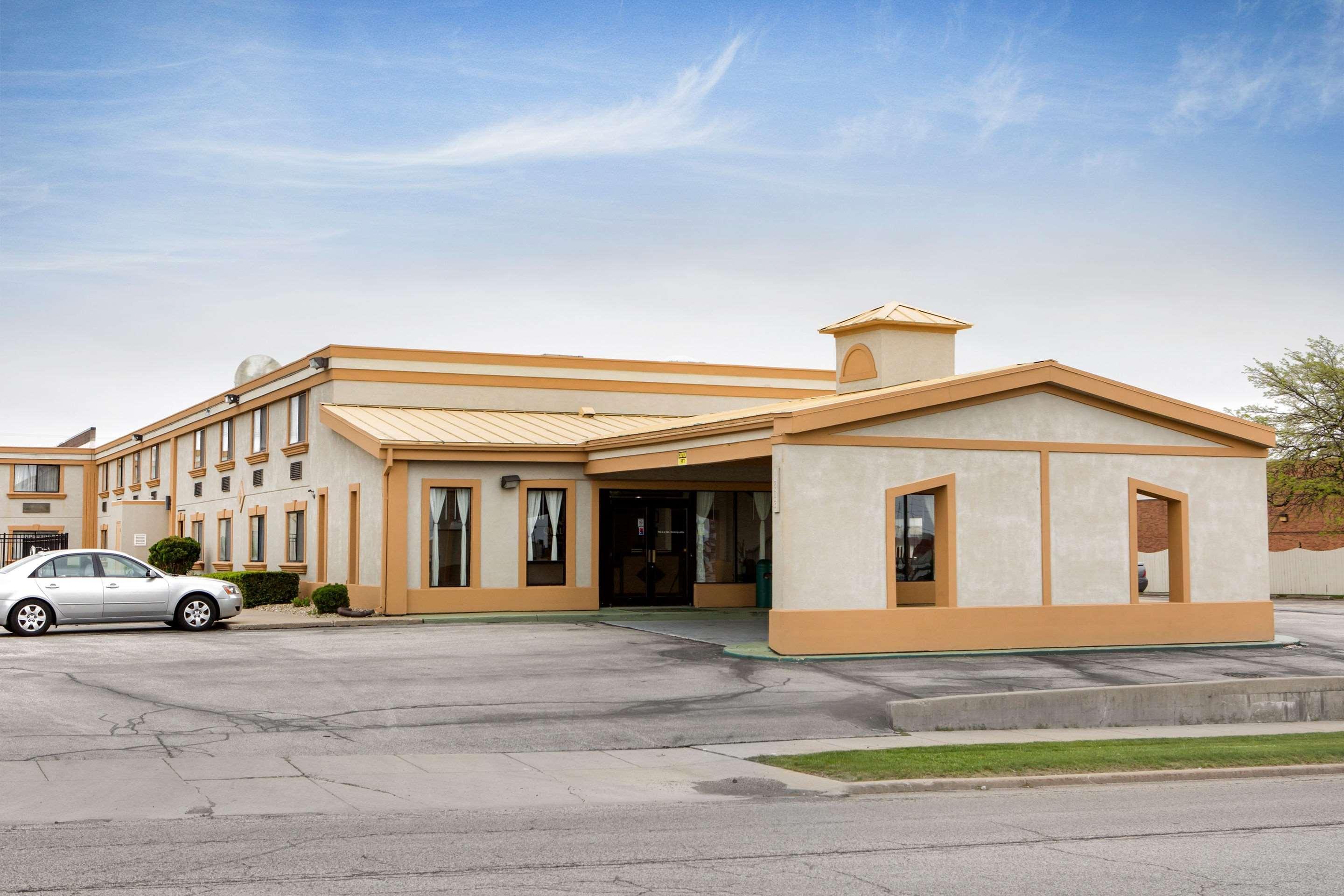 Quality Inn & Suites Bloomington University Area Ngoại thất bức ảnh