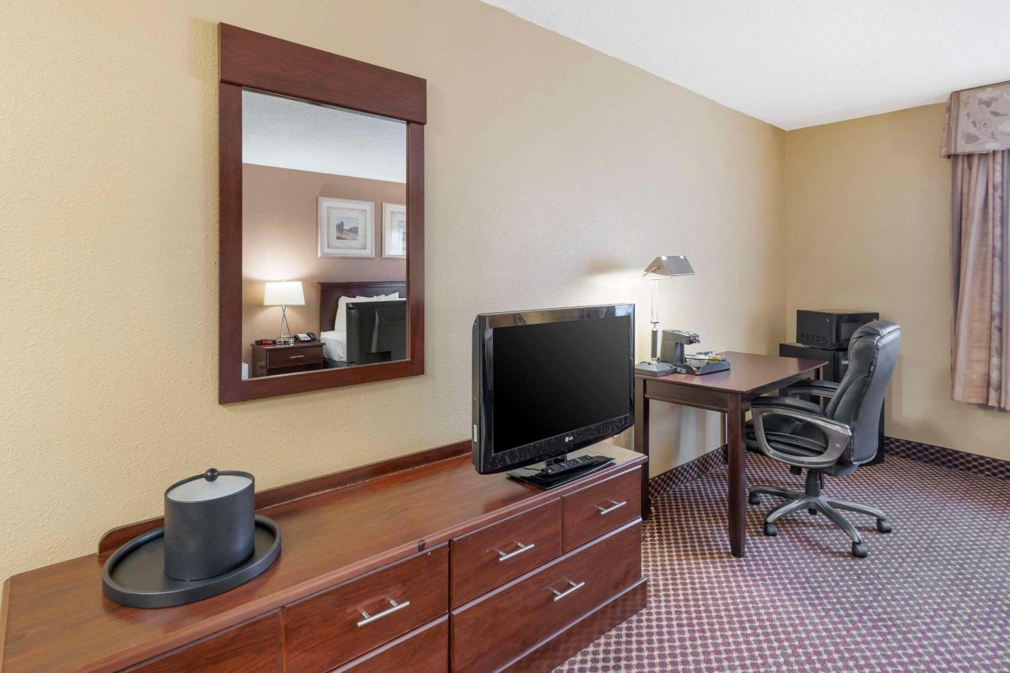 Quality Inn & Suites Bloomington University Area Ngoại thất bức ảnh