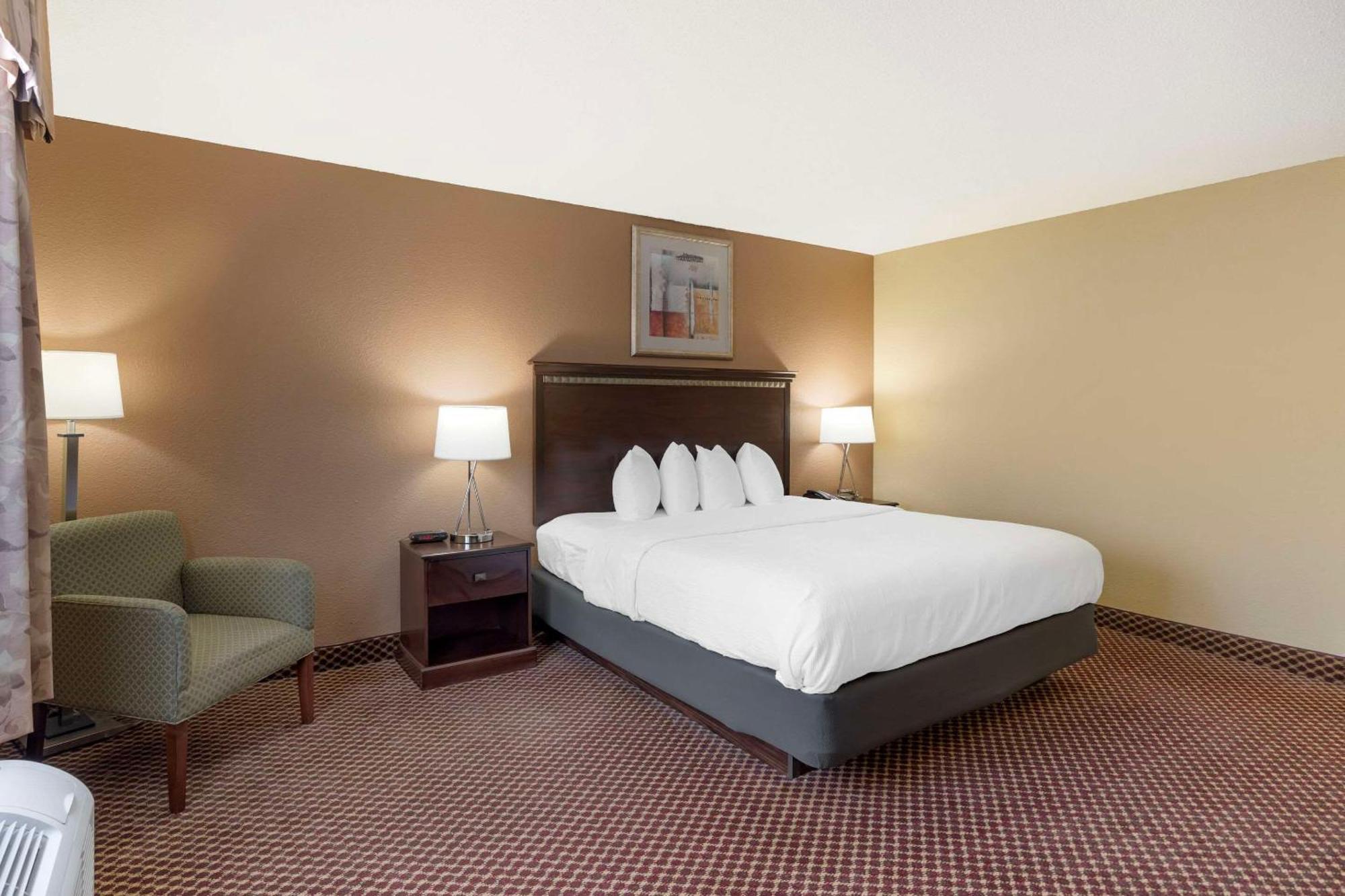 Quality Inn & Suites Bloomington University Area Ngoại thất bức ảnh
