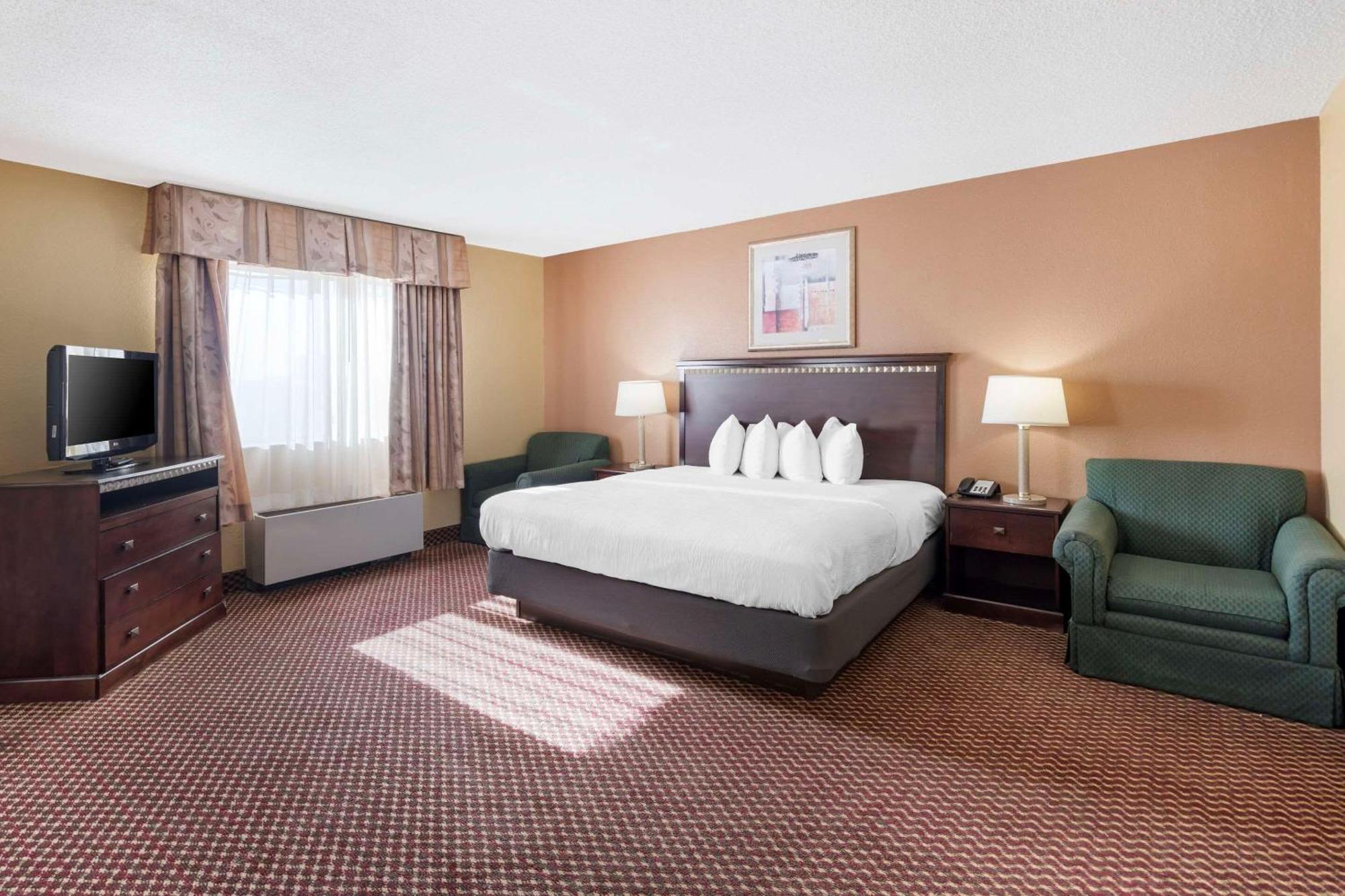 Quality Inn & Suites Bloomington University Area Ngoại thất bức ảnh