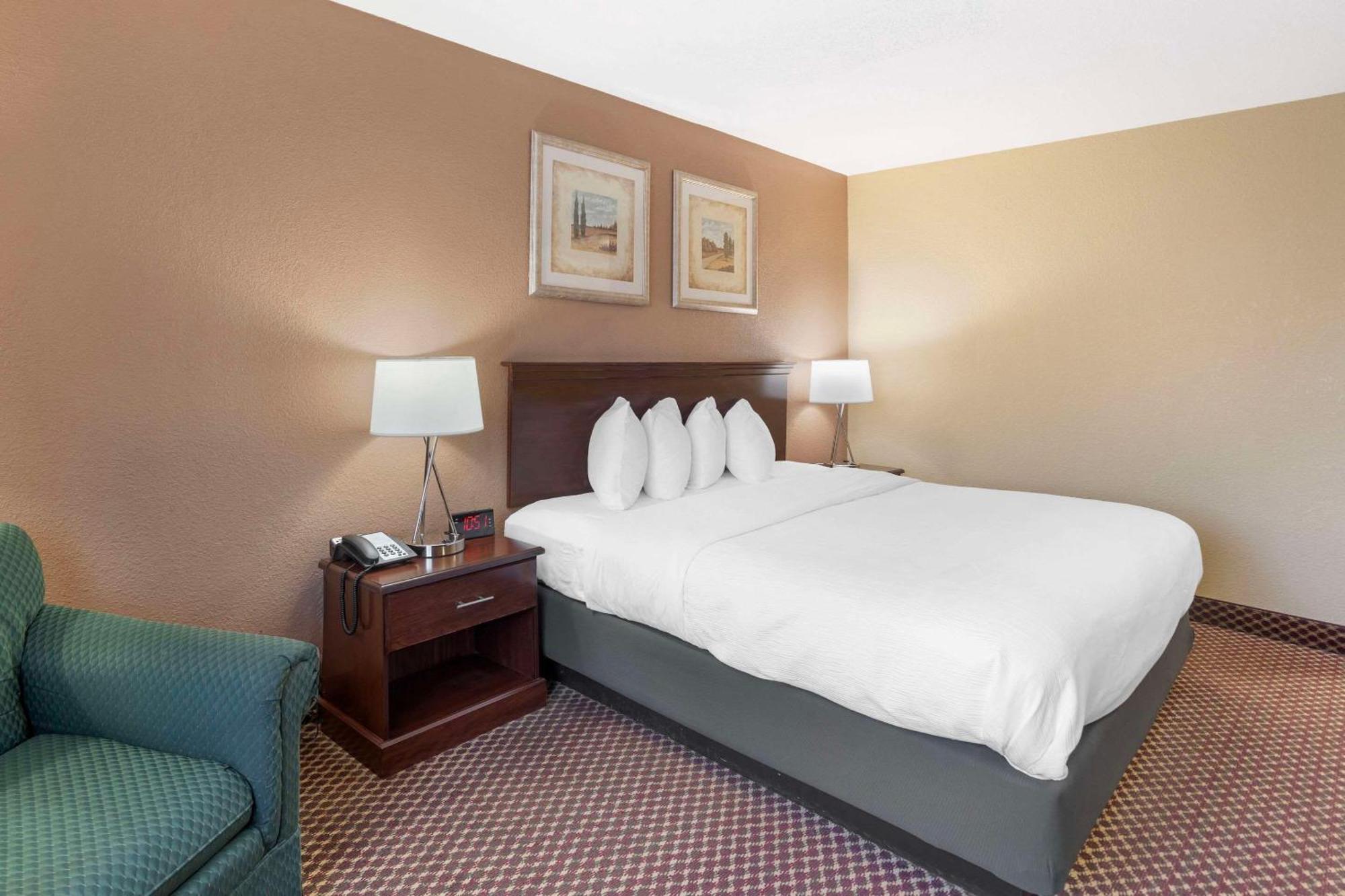 Quality Inn & Suites Bloomington University Area Ngoại thất bức ảnh