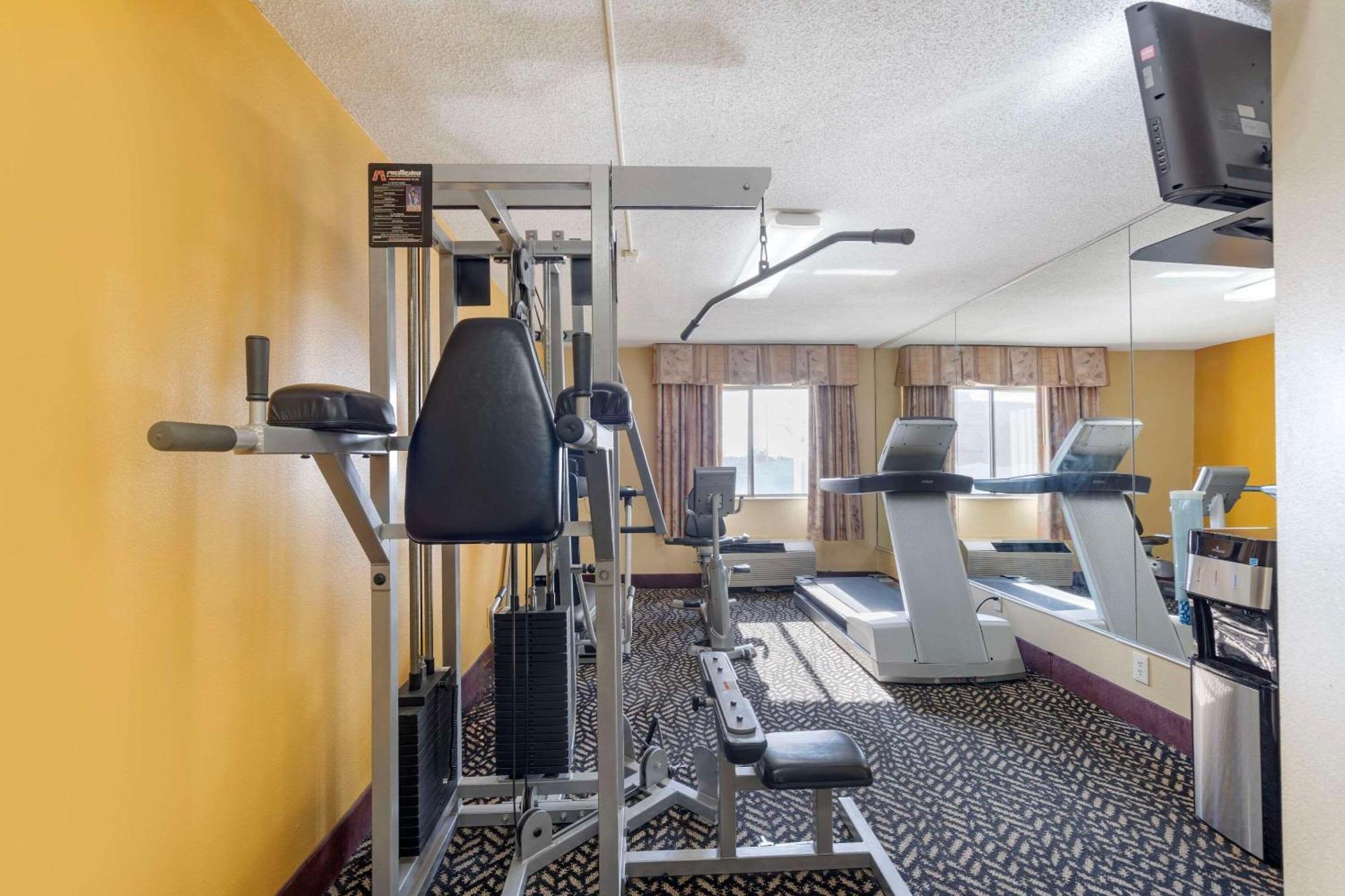 Quality Inn & Suites Bloomington University Area Ngoại thất bức ảnh