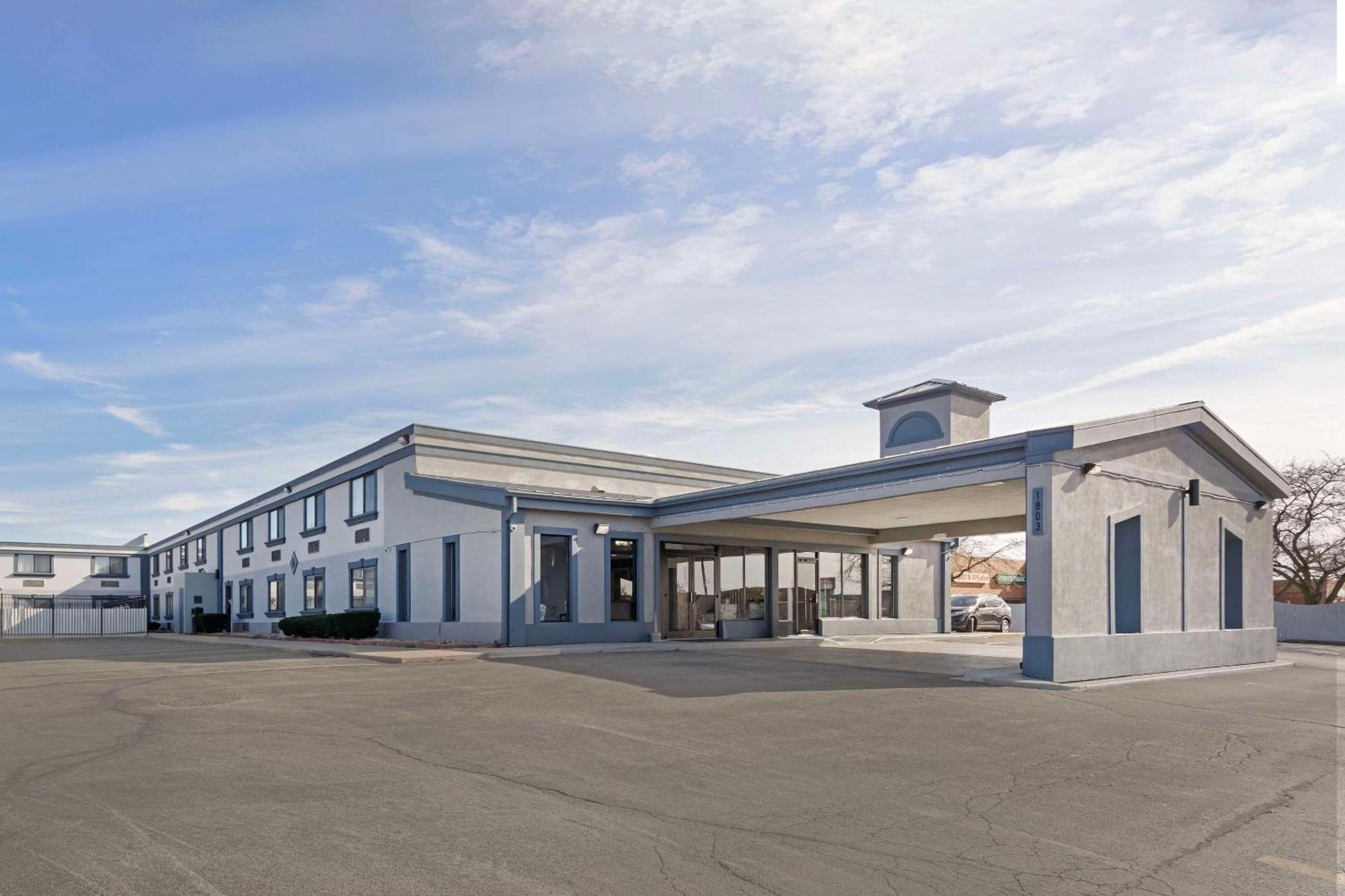 Quality Inn & Suites Bloomington University Area Ngoại thất bức ảnh