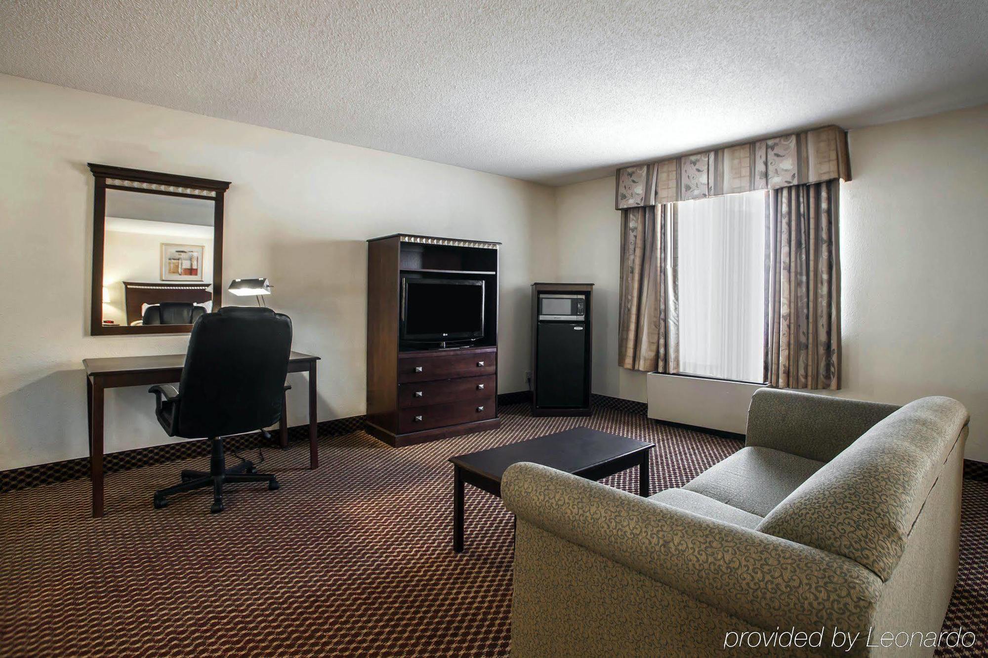 Quality Inn & Suites Bloomington University Area Ngoại thất bức ảnh