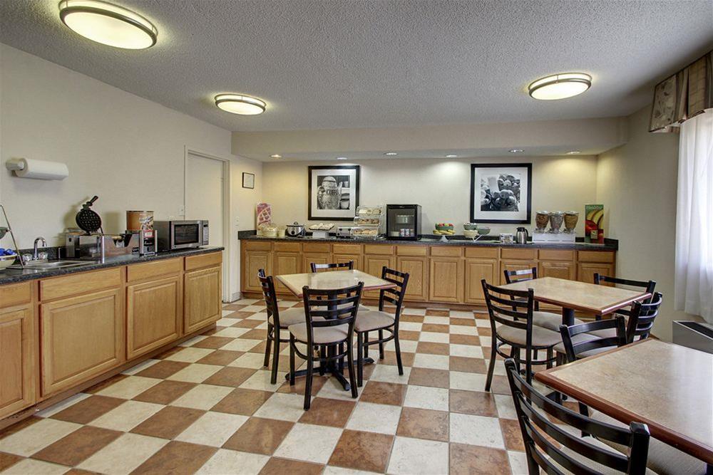 Quality Inn & Suites Bloomington University Area Ngoại thất bức ảnh